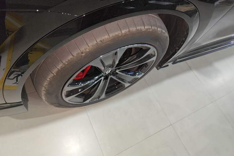 Used Hima AITO M8 2025 Extended-Range Max+ Version 53.4 kWh 6-Seater Edition Left Front Wheel Hub