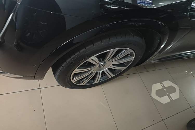 Used Hima AITO M8 2025 Extended-Range Max Version 37 kWh 5-Seater Left Front Wheel Hub