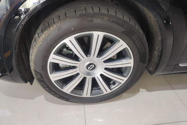 Used Hima AITO M8 2025 Extended-Range Max+ Version 53.4 kWh 6-Seater Edition Left Front Wheel Hub