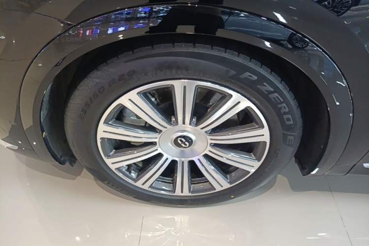Used Hima AITO M8 2025 Extended-Range Max+ Version 53.4 kWh 6-Seater Edition Left Front Wheel Hub