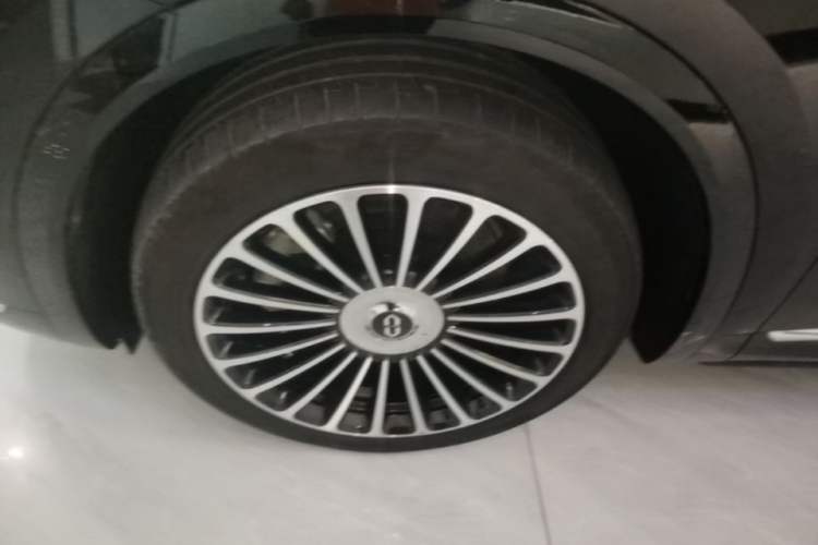 Used Hima AITO M8 2025 Extended-Range Ultra Version 53.4 kWh 6-Seater Edition Left Front Wheel Hub
