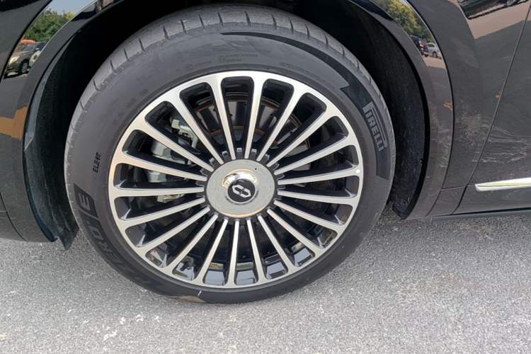 Used Hima AITO M8 2025 Extended-Range Ultra Version 53.4 kWh 6-Seater Edition Left Front Wheel Hub