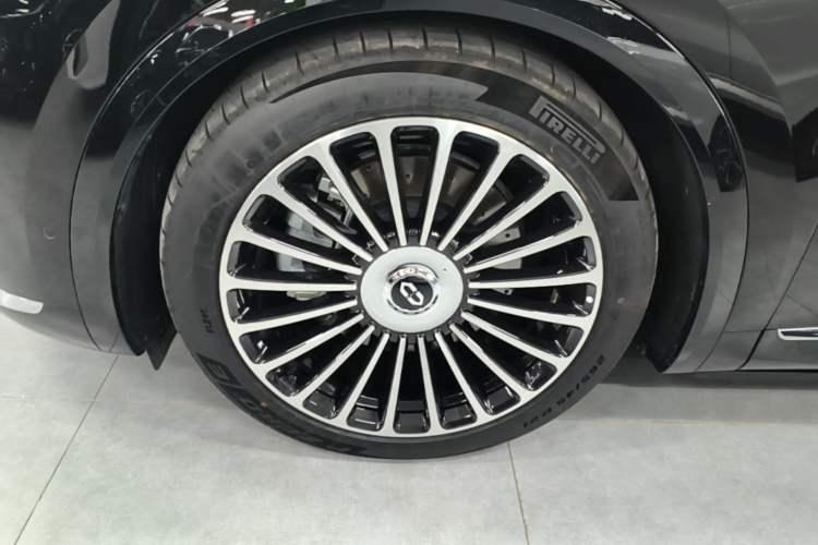 Used Hima AITO M8 2025 Extended-Range Ultra Version 53.4 kWh 6-Seater Edition Left Front Wheel Hub