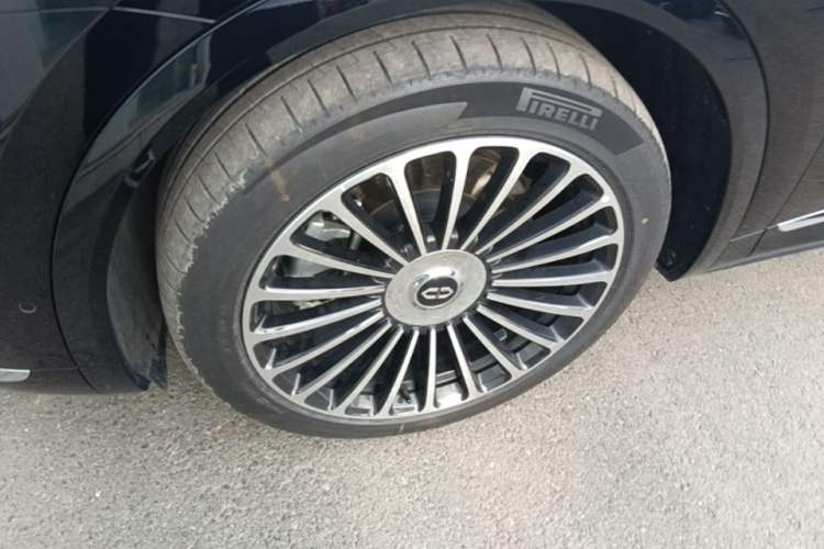 Used Hima AITO M8 2025 Extended-Range Ultra Version 53.4 kWh 6-Seater Edition Left Front Wheel Hub
