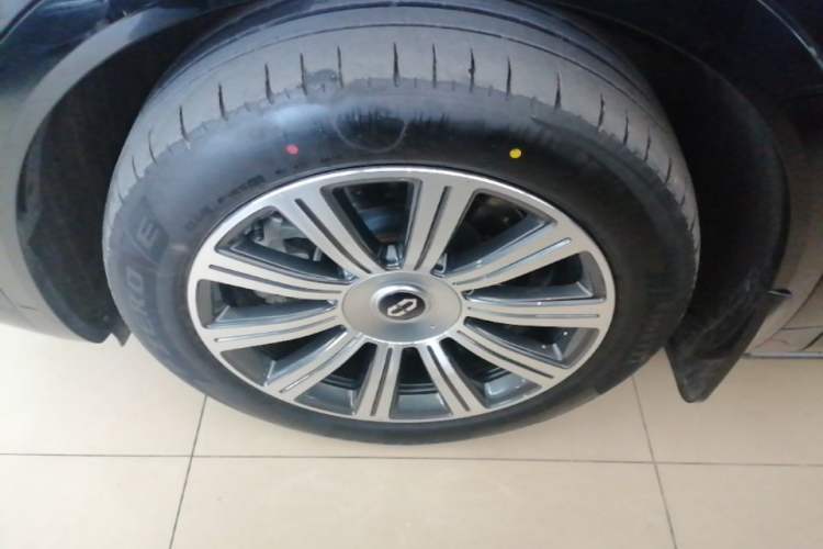 Used Hima AITO M8 2025 Extended-Range Max+ Version 53.4 kWh 5-Seater Edition Left Front Wheel Hub