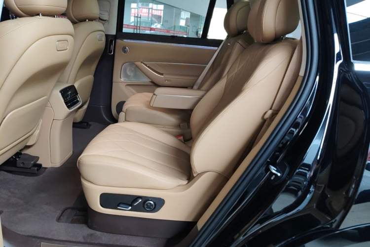 Used Hima AITO M8 2025 Extended-Range Max+ Version 53.4 kWh 6-Seater Edition Left Rear Seat