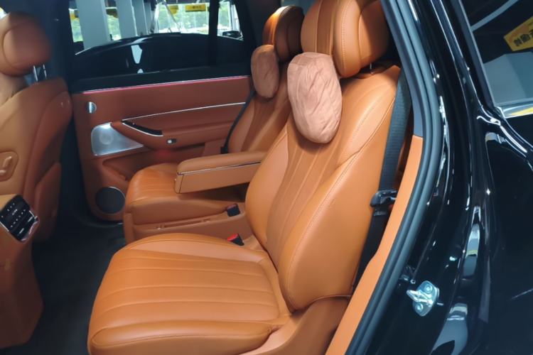 Used Hima AITO M8 2025 Model Pure Electric Ultra Six-Seat Four-Wheel-Drive Version Left Rear Seat