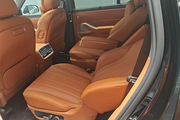 Used Hima AITO M8 2025 Model Range-Extended Max Version 53.4kWh Six-Seater (896-line LiDAR) Left Rear Seat
