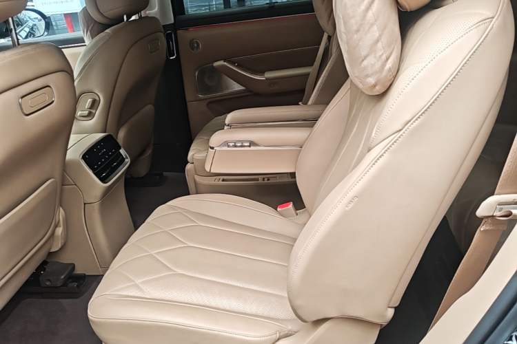 Used Hima AITO M8 2025 Extended-Range Ultra Version 53.4 kWh 6-Seater Edition Left Rear Seat