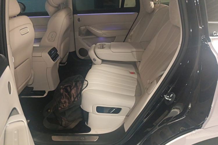 Used Hima AITO M8 2025 Extended-Range Max+ Version 53.4 kWh 5-Seater Edition Left Rear Seat