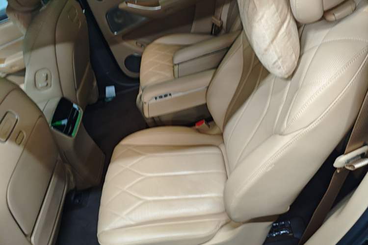 Used Hima AITO M8 2025 Extended-Range Ultra Version 53.4 kWh 6-Seater Edition Left Rear Seat