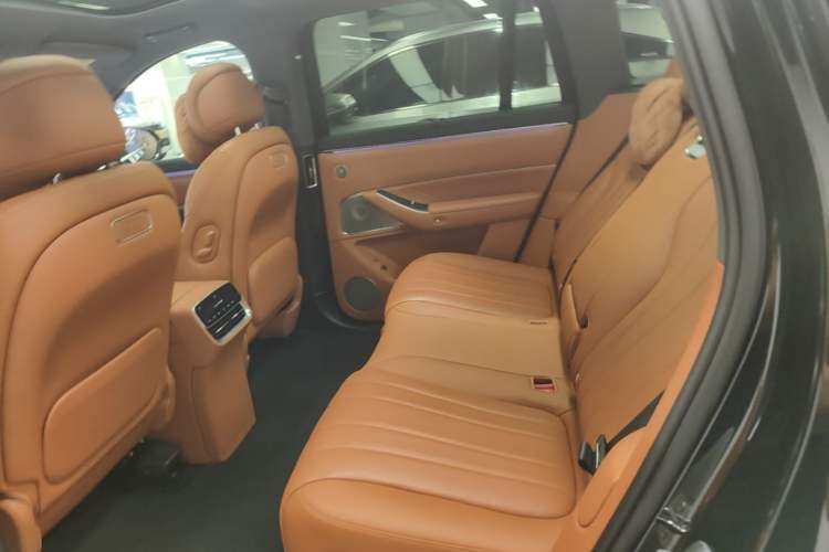 Used Hima AITO M8 2025 Extended-Range Max+ Version 53.4 kWh 5-Seater Edition Left Rear Seat