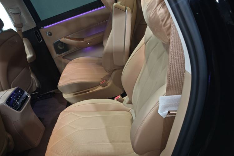 Used Hima AITO M8 2025 Model Range-Extended Max Version 53.4kWh Six-Seater (896-line LiDAR) Left Rear Seat