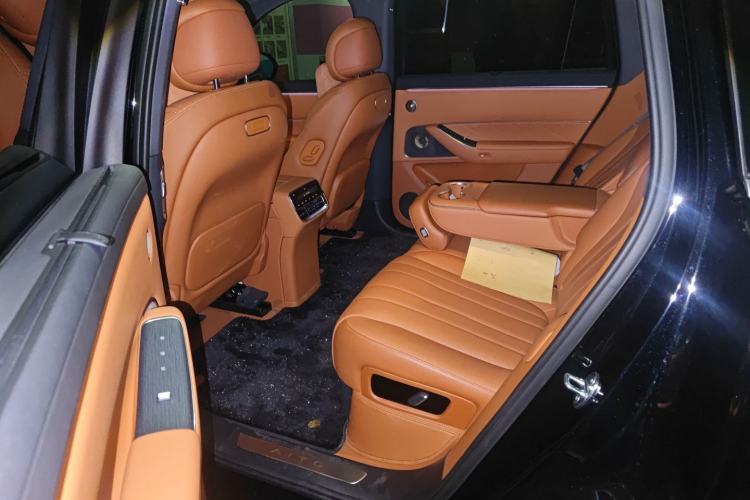 Used Hima AITO M8 2025 Extended-Range Max+ Version 53.4 kWh 5-Seater Edition Left Rear Seat