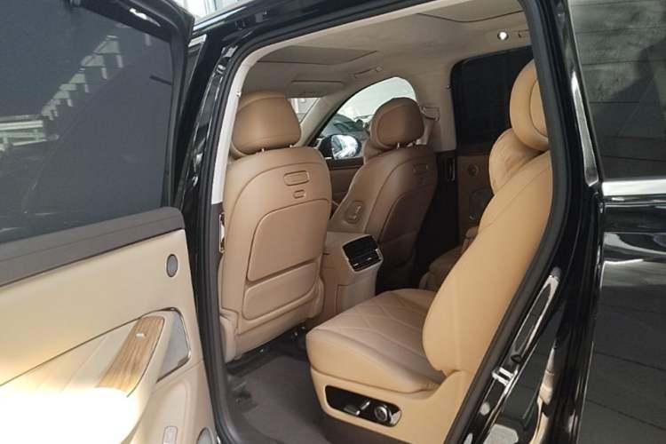 Used Hima AITO M8 2025 Extended-Range Ultra Version 53.4 kWh 6-Seater Edition Left Rear Seat