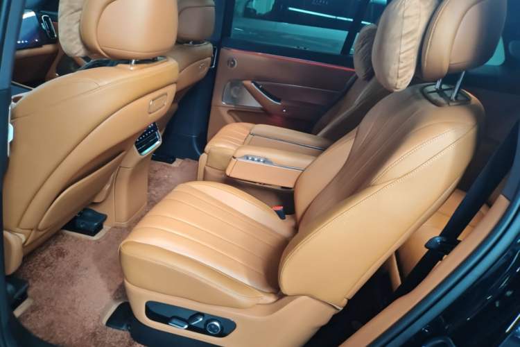 Used Hima AITO M8 2025 Extended-Range Max+ Version 53.4 kWh 6-Seater Edition Left Rear Seat