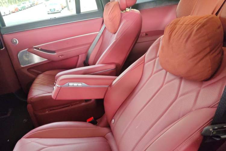 Used Hima AITO M8 2025 Extended-Range Max+ Version 53.4 kWh 6-Seater Edition Left Rear Seat