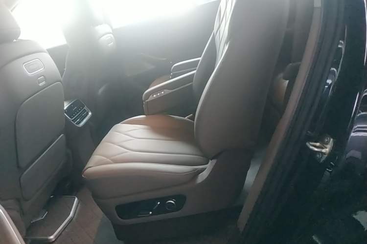 Used Hima AITO M8 2025 Model, Pure Electric Max+ Six-Seat Long-Range Version Left Rear Seat