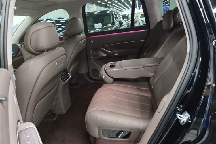 Used Hima AITO M8 2025 Model Pure Electric Max+ Five-Seat Long-Range Version Left Rear Seat