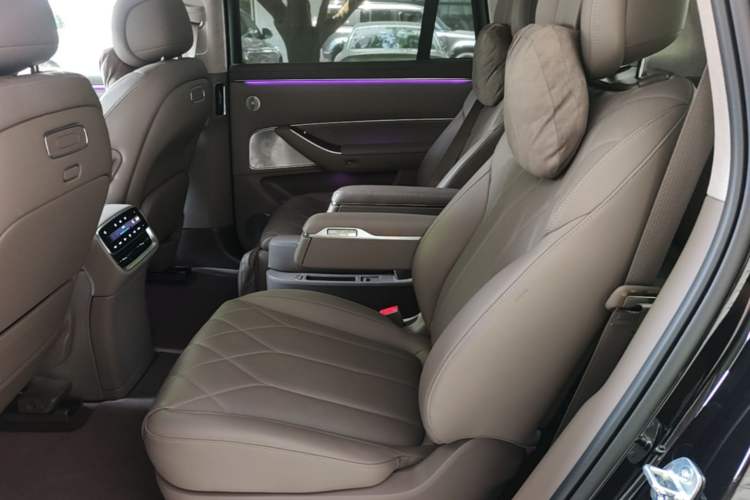 Used Hima AITO M8 2025 Model, Pure Electric Max+ Six-Seat Long-Range Version Left Rear Seat