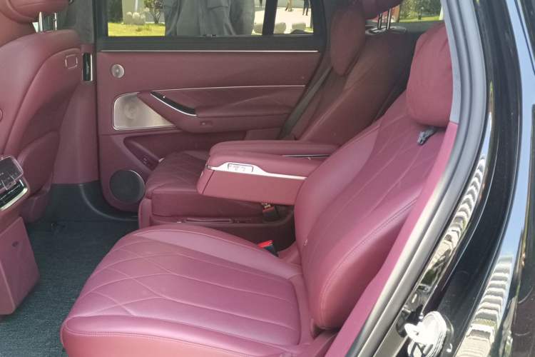 Used Hima AITO M8 2025 Extended-Range Max+ Version 53.4 kWh 6-Seater Edition Left Rear Seat