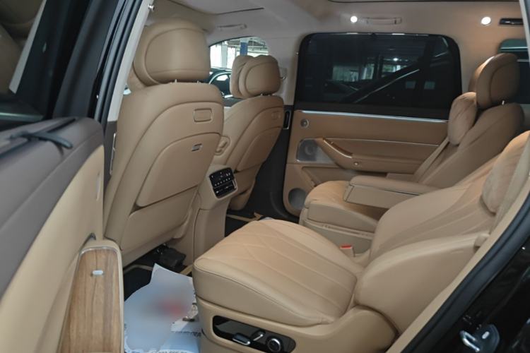 Used Hima AITO M8 2025 Extended-Range Max+ Version 53.4 kWh 6-Seater Edition Left Rear Seat