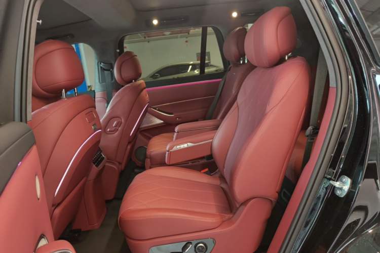 Used Hima AITO M8 2025 Extended-Range Max+ Version 53.4 kWh 6-Seater Edition Left Rear Seat