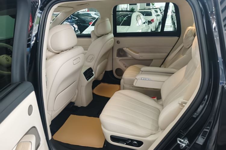 Used Hima AITO M8 2025 Extended-Range Max+ Version 53.4 kWh 6-Seater Edition Left Rear Seat