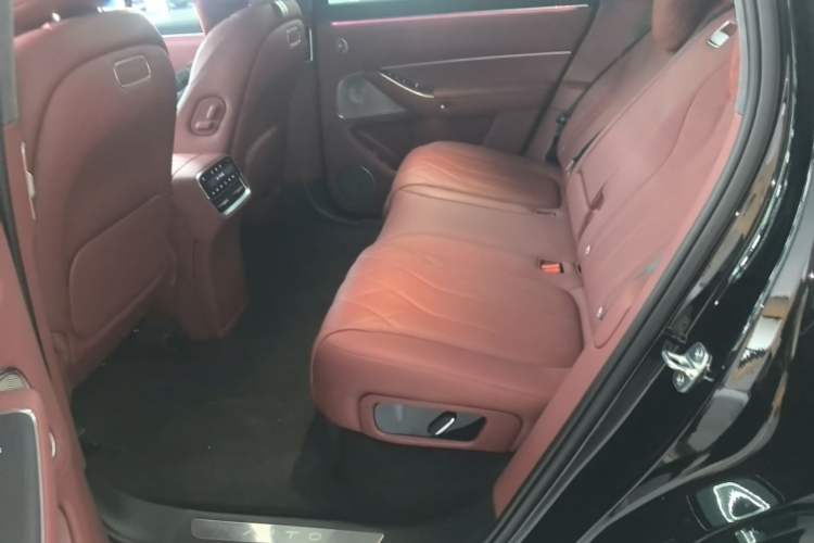 Used Hima AITO M8 2025 Extended-Range Ultra Version 53.4 kWh 5-Seater Edition Left Rear Seat