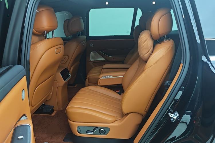 Used Hima AITO M8 2025 Extended-Range Max+ Version 53.4 kWh 6-Seater Edition Left Rear Seat