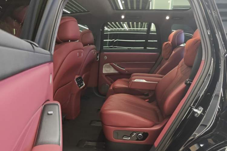 Used Hima AITO M8 2025 Extended-Range Max+ Version 53.4 kWh 6-Seater Edition Left Rear Seat