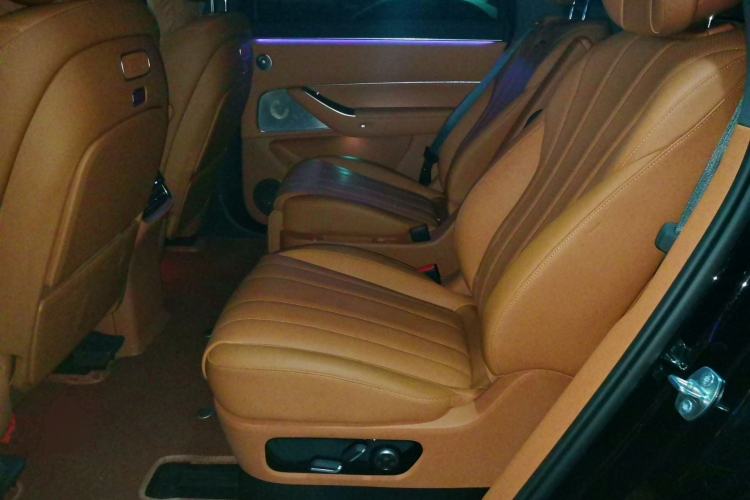 Used Hima AITO M8 2025 Extended-Range Max+ Version 53.4 kWh 6-Seater Edition Left Rear Seat