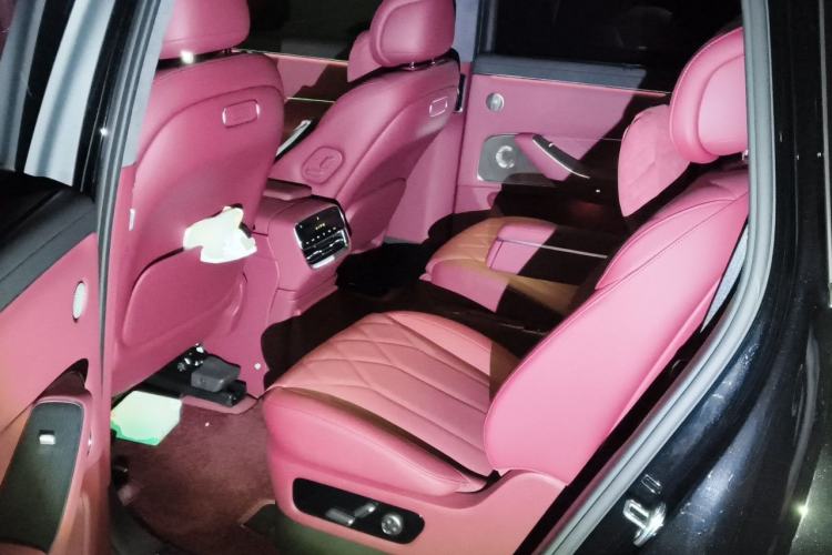 Used Hima AITO M8 2025 Extended-Range Max+ Version 53.4 kWh 6-Seater Edition Left Rear Seat