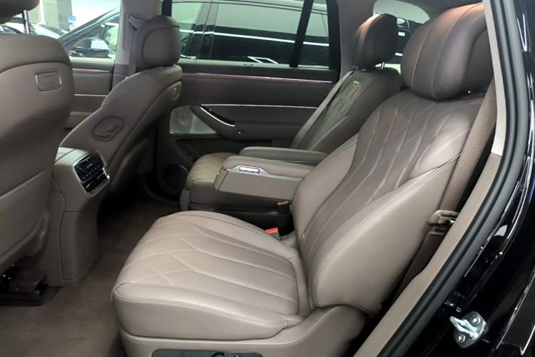 Used Hima AITO M8 2025 Extended-Range Max+ Version 53.4 kWh 6-Seater Edition Left Rear Seat