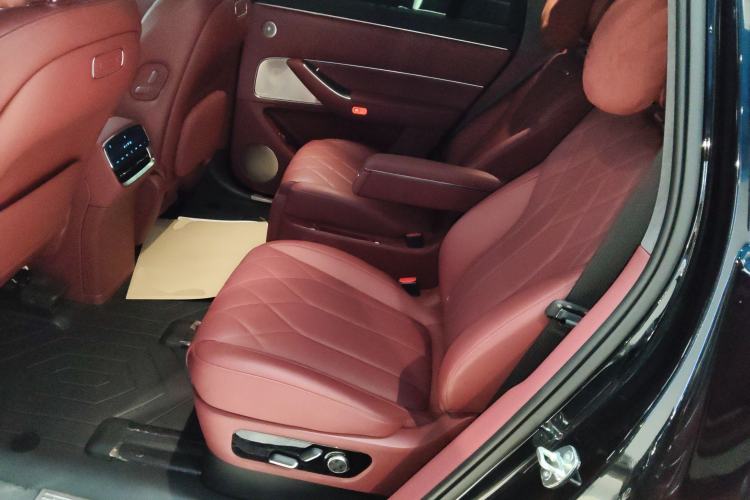 Used Hima AITO M8 2025 Extended-Range Max+ Version 53.4 kWh 6-Seater Edition Left Rear Seat