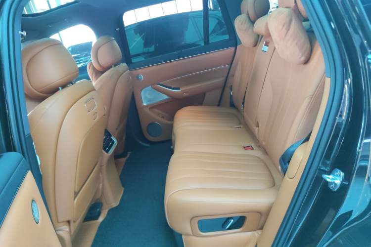 Used Hima AITO M8 2025 Extended-Range Max+ Version 53.4 kWh 5-Seater Edition Left Rear Seat