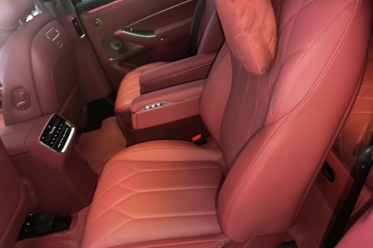 Used Hima AITO M8 2025 Model Pure Electric Max+ Six-Seat Four-Wheel-Drive Version Left Rear Seat