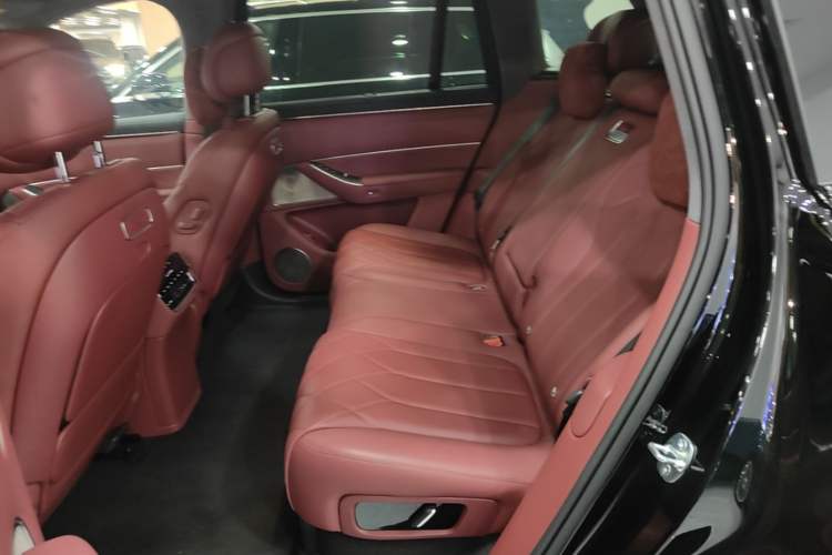 Used Hima AITO M8 2025 Extended-Range Ultra Version 53.4 kWh 5-Seater Edition Left Rear Seat