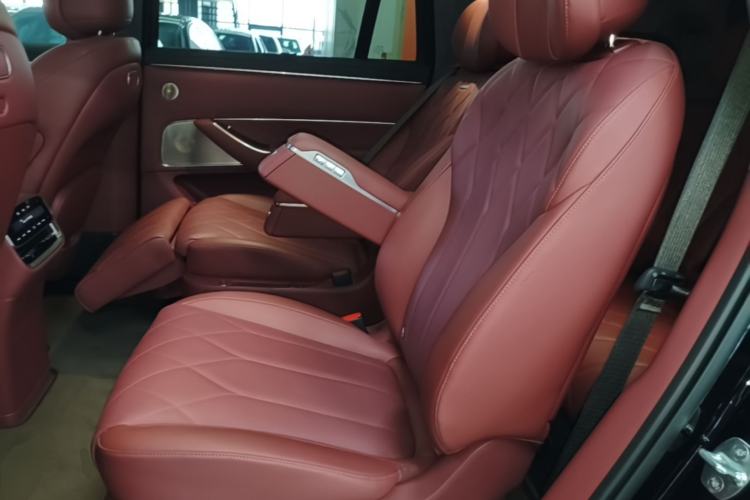 Used Hima AITO M8 2025 Extended-Range Ultra Version 53.4 kWh 6-Seater Edition Left Rear Seat