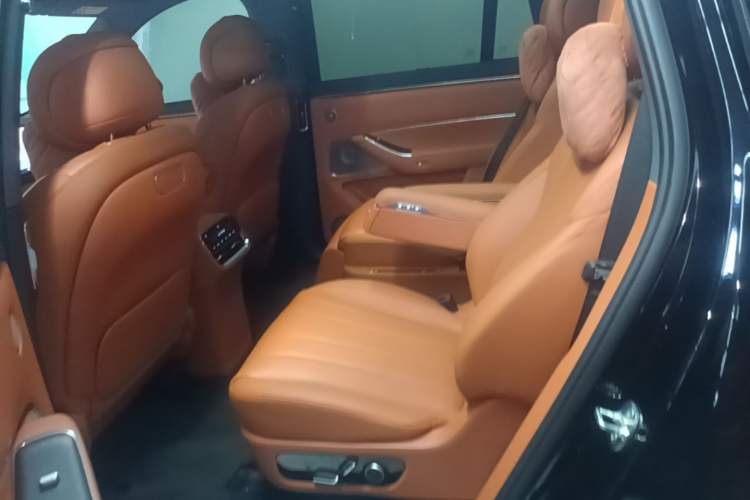 Used Hima AITO M8 2025 Model, Pure Electric Max+ Six-Seat Long-Range Version Left Rear Seat