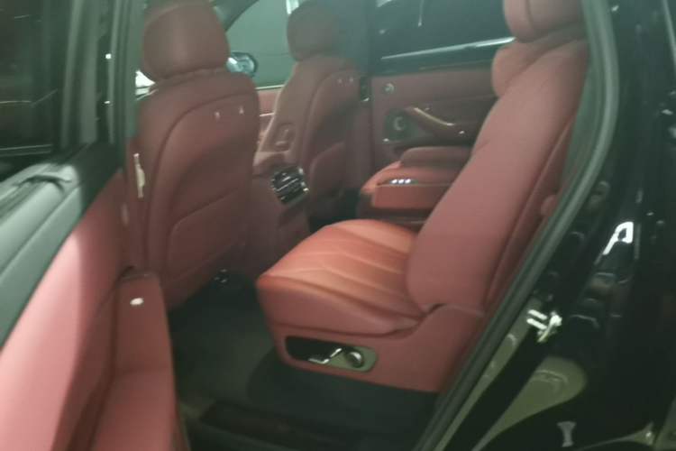 Used Hima AITO M8 2025 Model Pure Electric Max+ Six-Seater Long-Range (896-line LiDAR) Left Rear Seat
