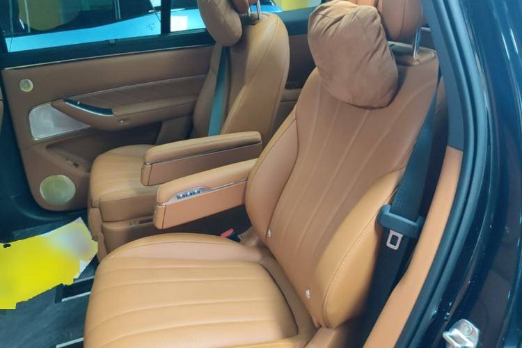 Used Hima AITO M8 2025 Extended-Range Max+ Version 53.4 kWh 6-Seater Edition Left Rear Seat