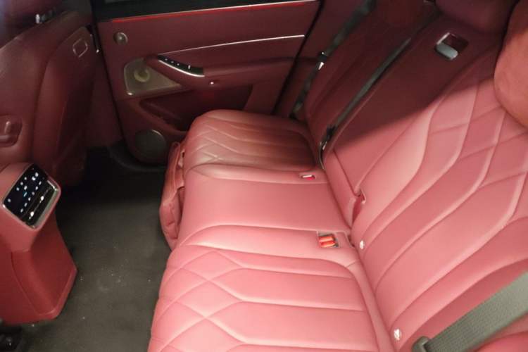 Used Hima AITO M8 2025 Extended-Range Ultra Version 53.4 kWh 5-Seater Edition Left Rear Seat