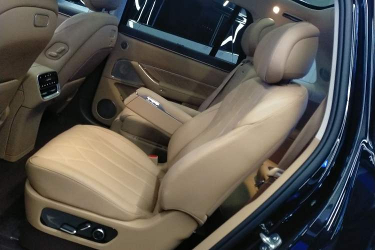 Used Hima AITO M8 2025 Extended-Range Ultra Version 53.4 kWh 6-Seater Edition Left Rear Seat