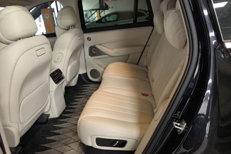 Used Hima AITO M8 2025 Extended-Range Max+ Version 53.4 kWh 5-Seater Edition Left Rear Seat