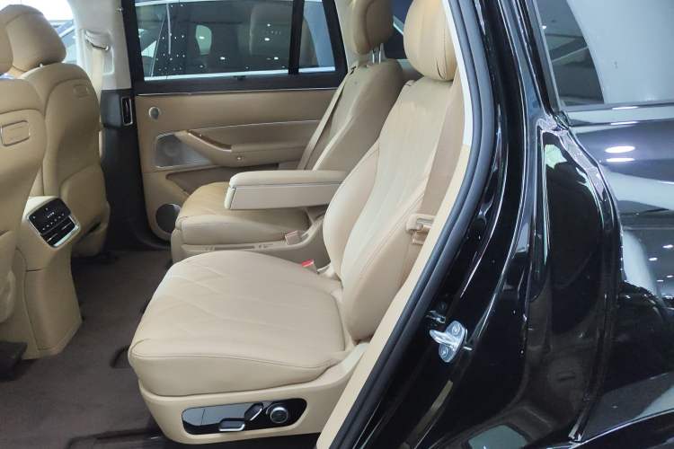 Used Hima AITO M8 2025 Extended-Range Max+ Version 53.4 kWh 6-Seater Edition Left Rear Seat