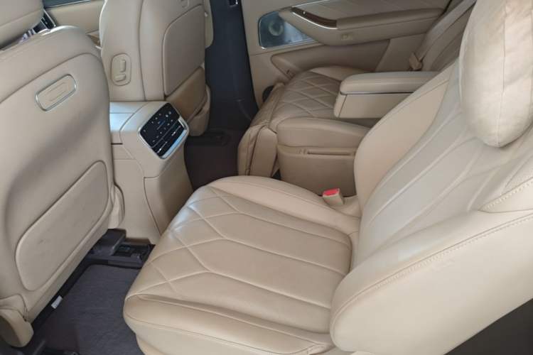 Used Hima AITO M8 2025 Extended-Range Ultra Version 53.4 kWh 6-Seater Edition Left Rear Seat