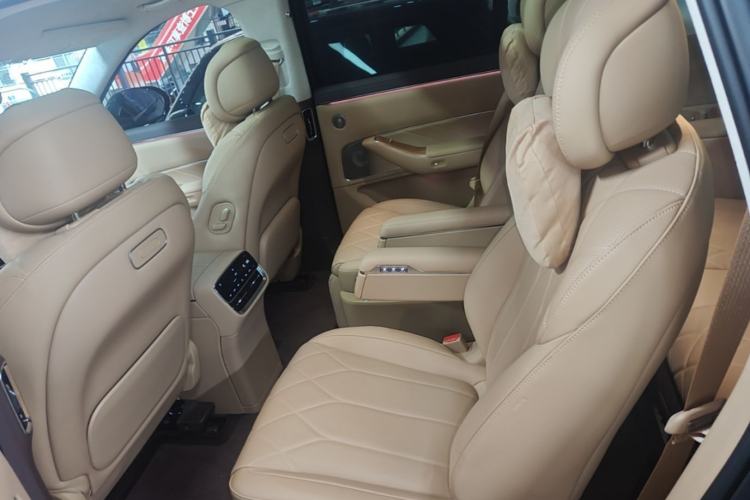 Used Hima AITO M8 2025 Extended-Range Max+ Version 53.4 kWh 6-Seater Edition Left Rear Seat