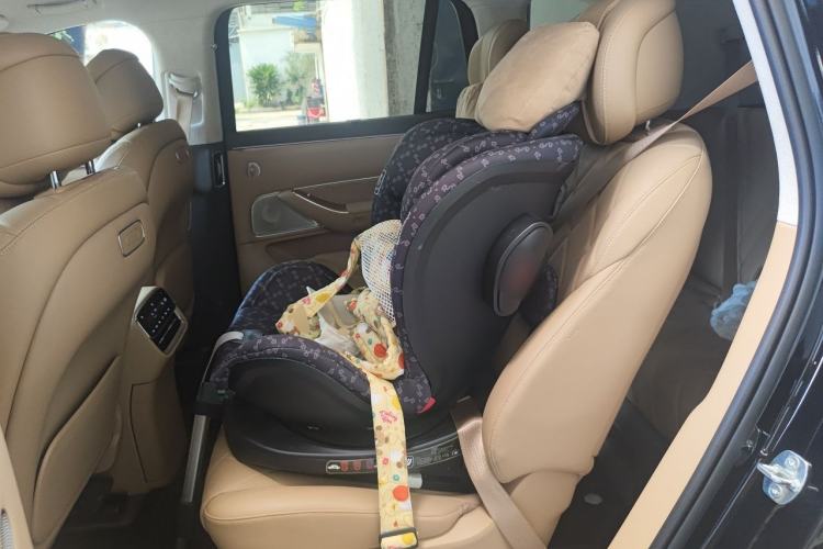 Used Hima AITO M8 2025 Extended-Range Max+ Version 53.4 kWh 6-Seater Edition Left Rear Seat