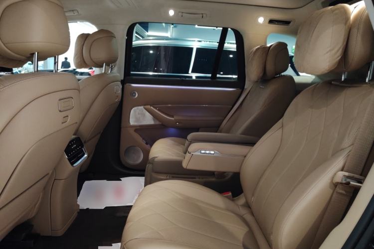 Used Hima AITO M8 2025 Extended-Range Ultra Version 53.4 kWh 6-Seater Edition Left Rear Seat